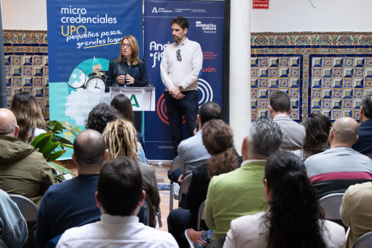 Laura López de la Cruz y Norberto Díaz en la presentación de la III edición del curso