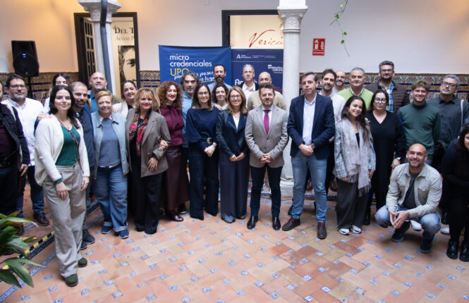 Foto de familia de la inauguración de la tercera edición de la microcredencial ‘Especialista en Gestión Cultural del Flamenco’