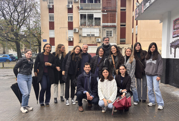 Imagen https://www.upo.es/diario/wp-content/uploads/2026/03/foto-familia-1-e1774013472692-750x508.jpg