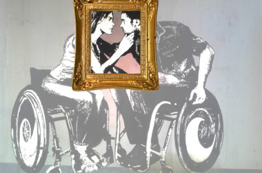 Dos jóvenes en silla de ruedas se besan (los rostros están enmarcados, y el resto del cuerpo está desdibujado)