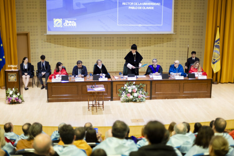Francisco Oliva durante su discurso