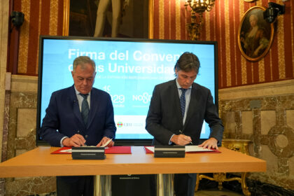 José Luis Sanz y Francisco Oliva durante la firma del Protocolo