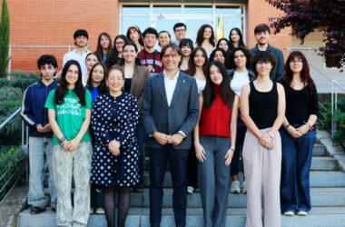 El Consejo de Estudiantes de la UPO junto con el rector y la vicerrectora de Estudiantes.