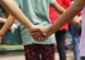 Un simple apretón de manos permite evaluar el estado de salud infantil