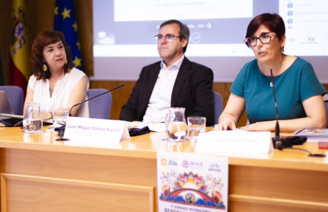 Antonia Jiménez, J.M. Gómez Espino y Teresa Terrón en la presentación del Seminario