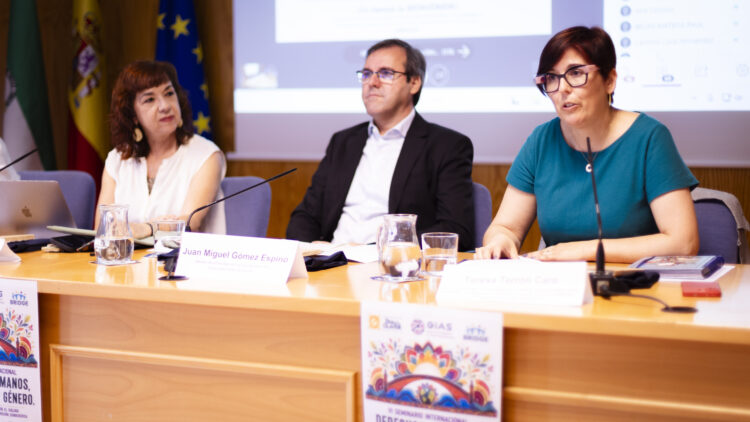 Antonia Jiménez, J.M. Gómez Espino y Teresa Terrón en la presentación del Seminario