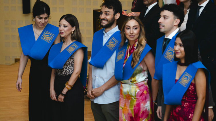 Estudiantes que han finalizado el del Máster Universitario en Profesorado de Educación Secundaria Obligatoria y Bachillerato, Formación Profesional y Enseñanza de Idiomas