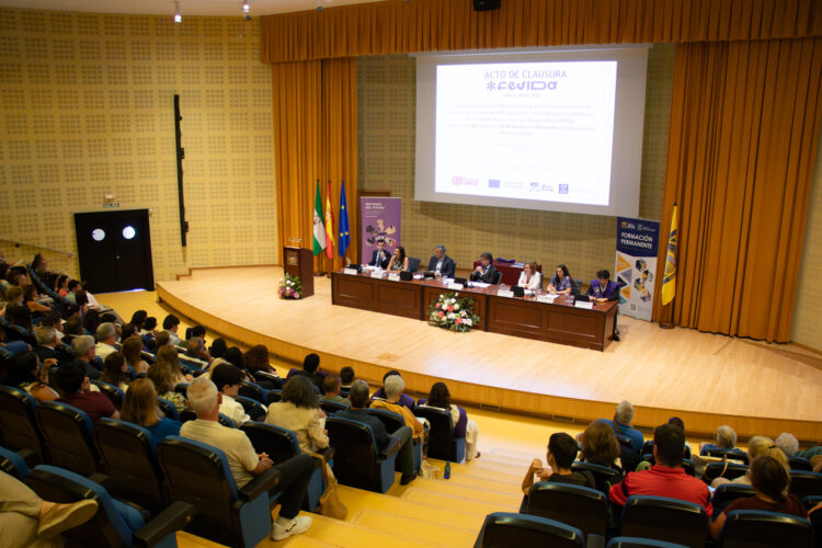 ceremonia de clausura y graduación de los estudiantes del certificado universitario ‘Formación para el empleo y la vida autónoma de personas con discapacidad intelectual (FEVIDA)’
