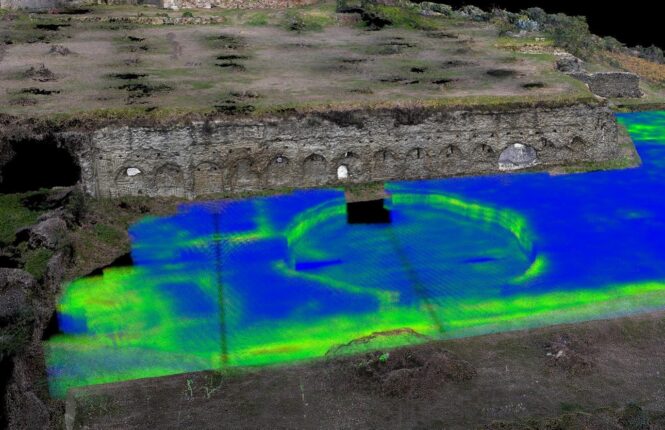 Vista aérea de Villa de Bruto con superposición digital de datos obtenidos por fuentes no invasivas
