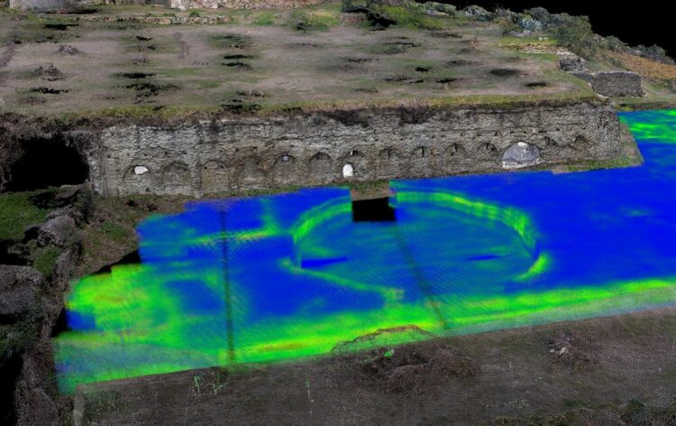 Vista aérea de Villa de Bruto con superposición digital de datos obtenidos por fuentes no invasivas