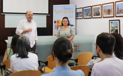 Paco Hidalgo y María de Gracia Rodríguez en la sede de la UPO en Carmona
