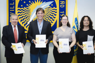 Francisco García, Francisco Oliva, Consolación Cano y Luis F. Estévez tras la firma de los convenios