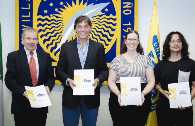 Francisco García, Francisco Oliva, Consolación Cano y Luis F. Estévez tras la firma de los convenios