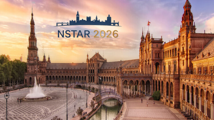 Imagen de la Plaza de España de Sevilla con el logo del congreso (NSTAR 2026)