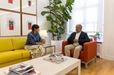 Isabel Rodríguez, ministra de Vivienda y Agenda Urbana, y Julián Garde, presidente de CRUE