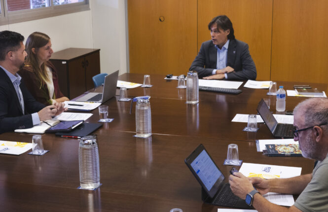 El rector de la Universidad Pablo de Olavide durante la bienvenida institucional a la visita de asesoría por pares del proyecto Bologna Hub Peer Support Plus (BHPS+)