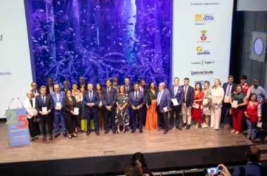 Foto de familia de las personas reconocidas en la Gala