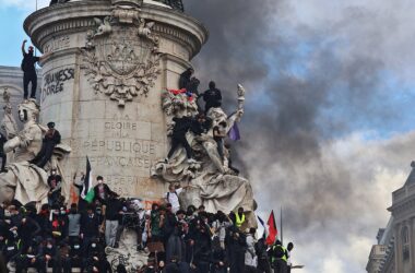 Manifestantes en Paris, 17 de octubre de 2026