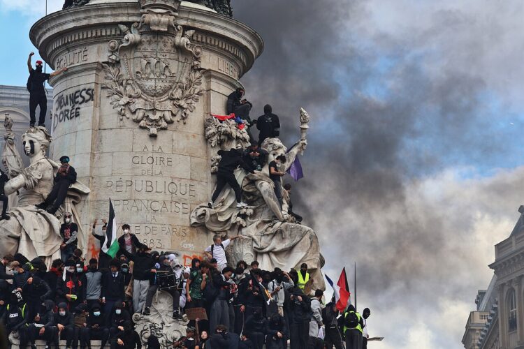Manifestantes en Paris, 17 de octubre de 2026
