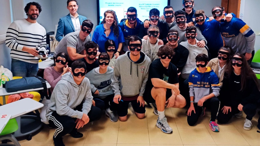 La Facultad de Ciencias del Deporte emplea la realidad virtual para mejorar la docencia en seguridad de instalaciones y equipamientos deportivos