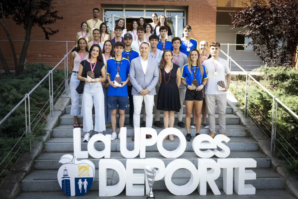 Foto-Recepcion-estudiantes-CEU_CAU24-1024x683