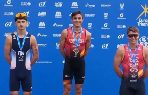 GQllgihWgAARvFK-1024x1024