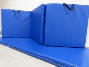 Colchonetas plegables de espuma cubiertas de cuero de poliuretano con 3 paneles FCSLab