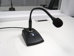 Micrófono eCLER para comunicación con sala de actividades FCSLab