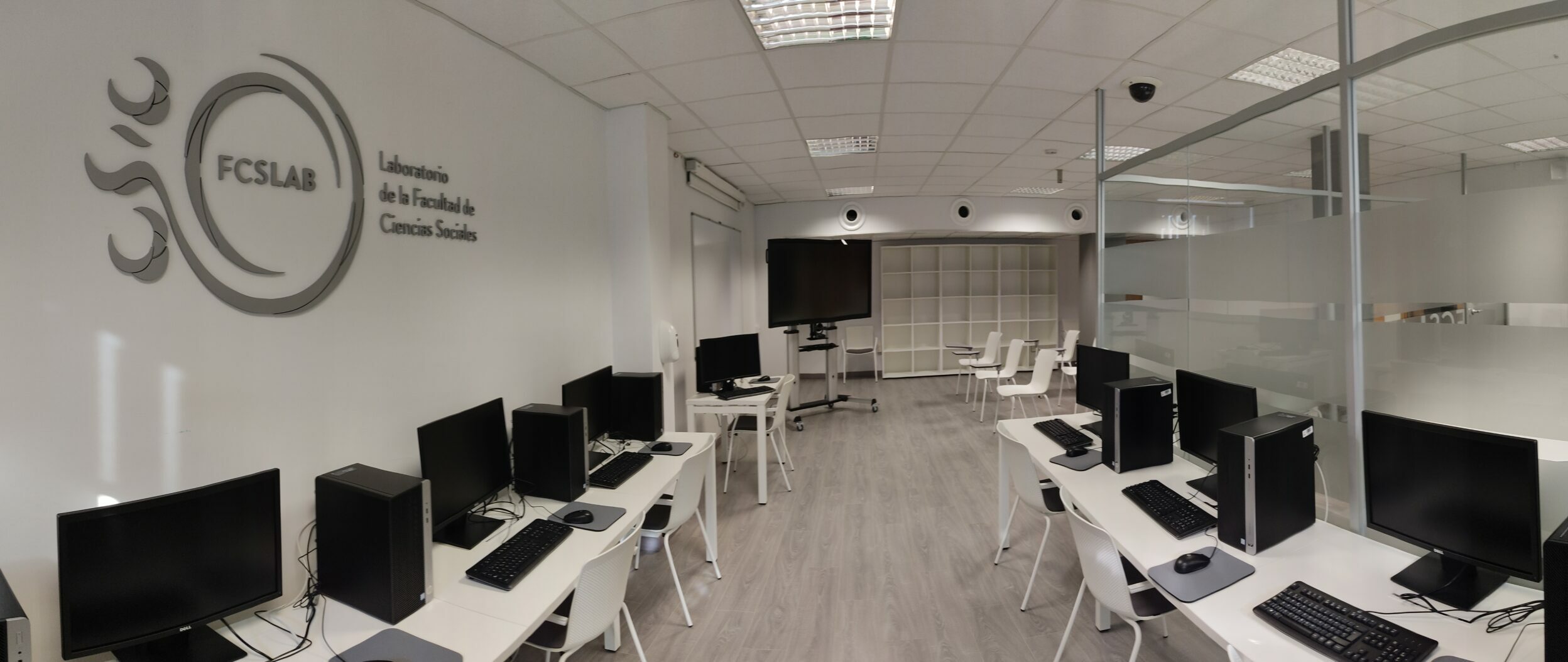 Se ofertan dos plazas gratuitas para alumnado egresados de la Facultad de CC. Sociales para curso «Introducción al software estadístico STATA» organizado por el FCSLab￼