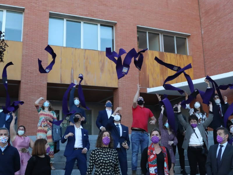 Tercera edición graduación pixelado