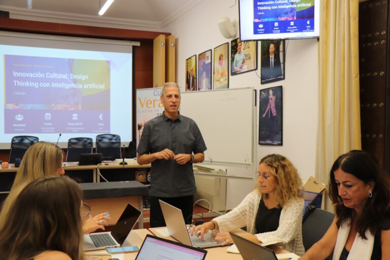 Experto apuesta en la UPO por una formación cultural «crítica y colaborativa» frente al reto tecnológico de la IA
