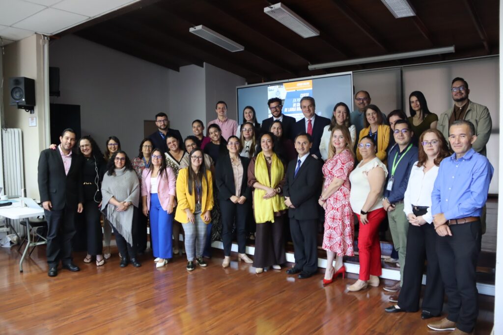 La Universidad Pablo de Olavide y el Banco Interamericano de Desarrollo ponen en marcha una microcredencial conjunta en cuidados para profesionales del sector público