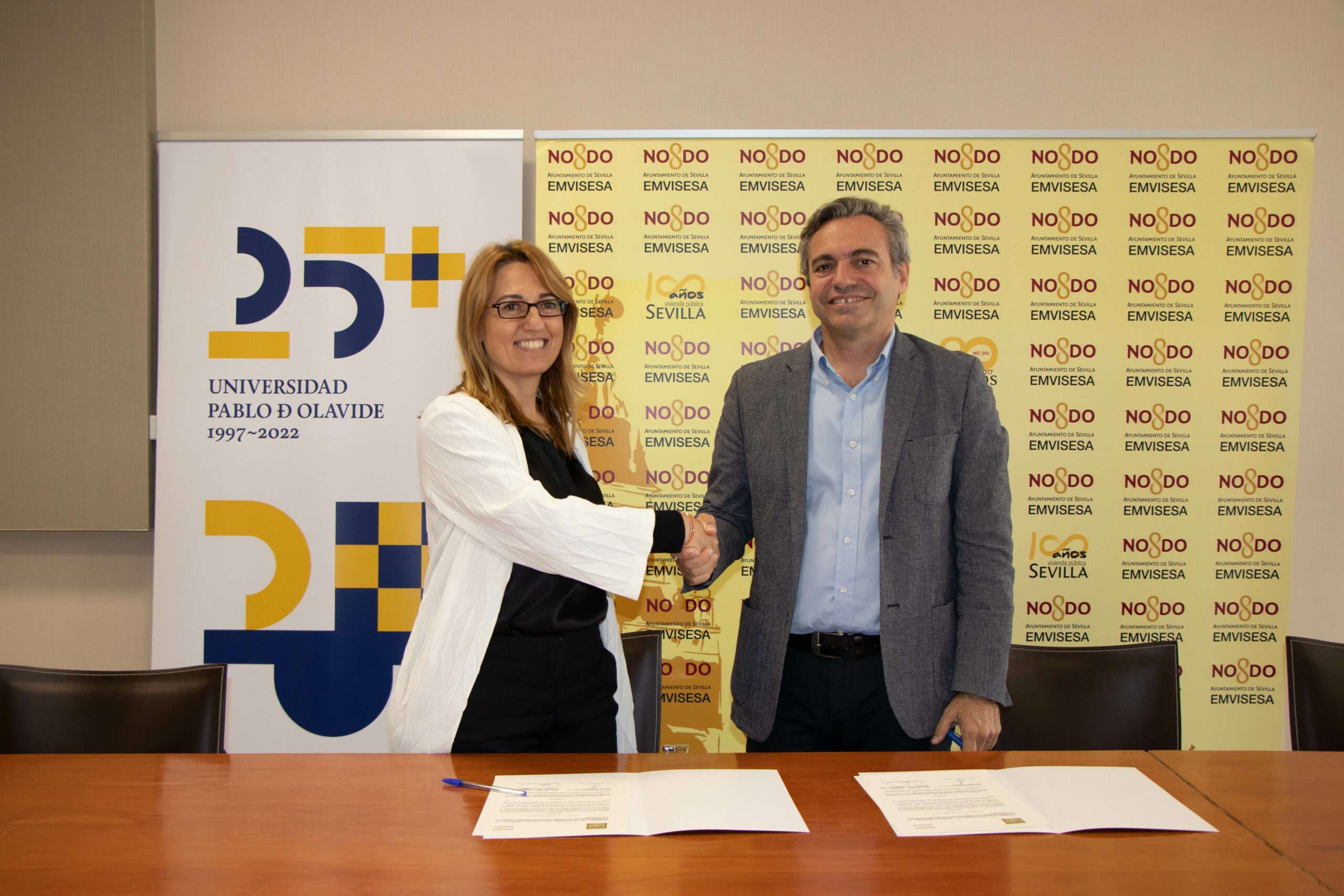 La Universidad Pablo de Olavide y EMVISESA renuevan su colaboración en materia de cooperación educativa