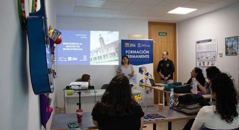 La UPO imparte este curso el primer máster de formación permanente en musicoterapia