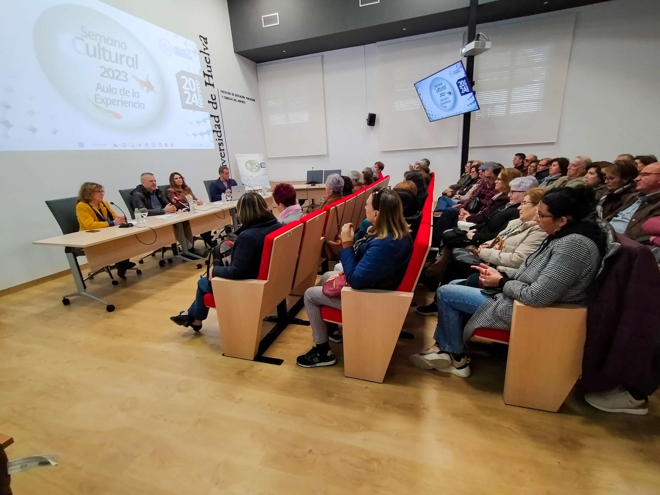 El Aula Abierta de Mayores pone en marcha el primer programa de intercambio entre su alumnado