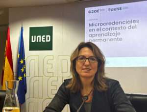 Laura López de la Cruz-Microcredenciales