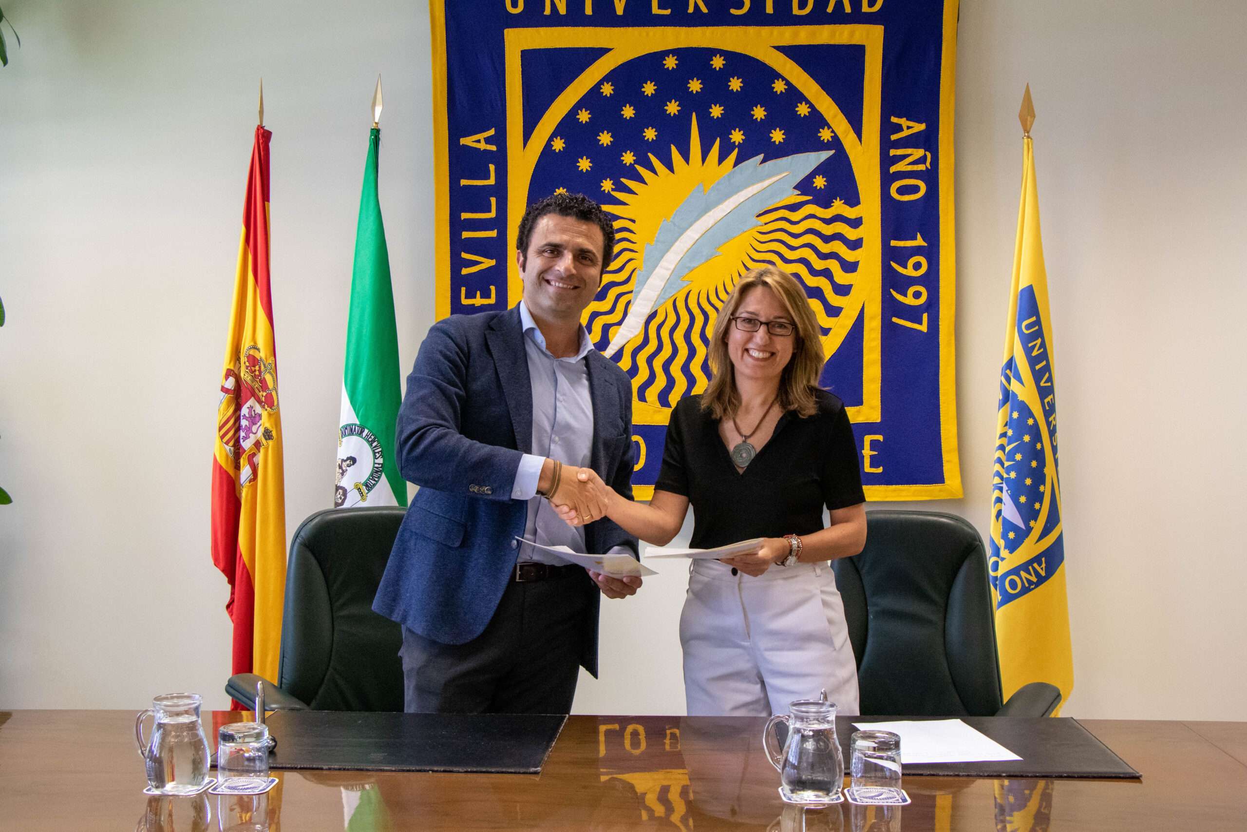 Firma convenio Integra CEE