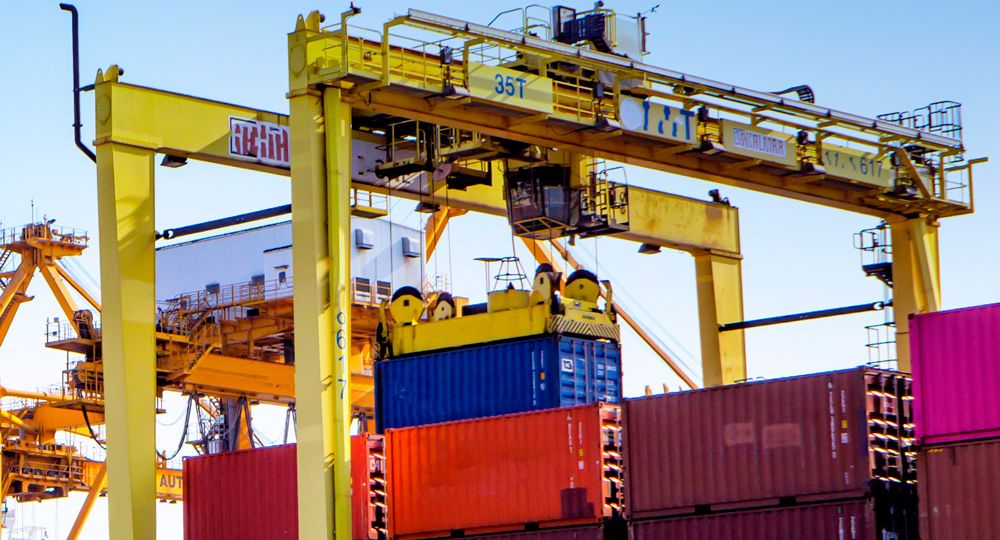 containers-in-international-logistics-center