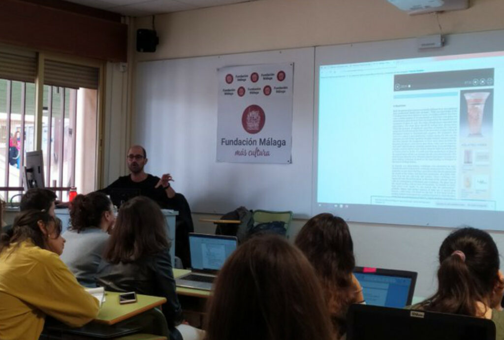 Sergio presenta su ponencia en la Universidad de Malaga