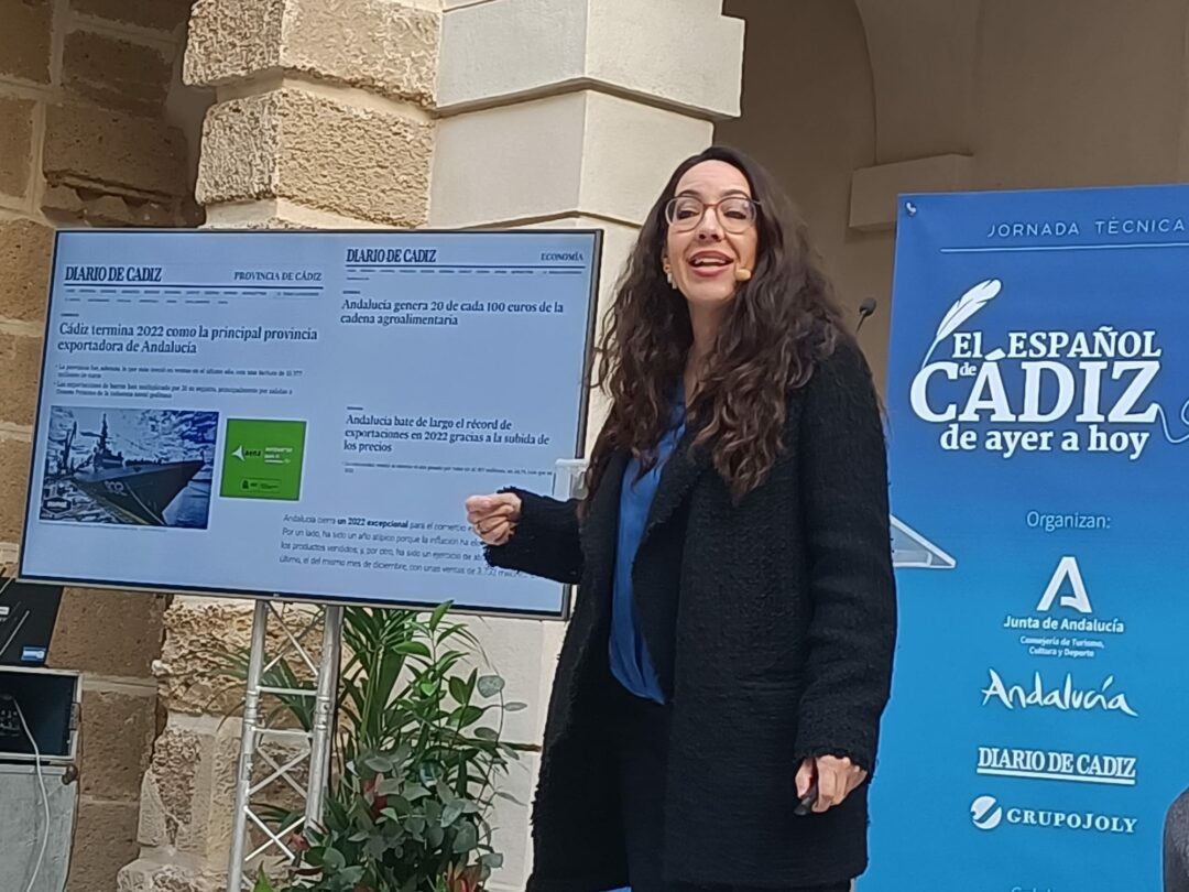 Foto de Ana Medina durante la conferencia