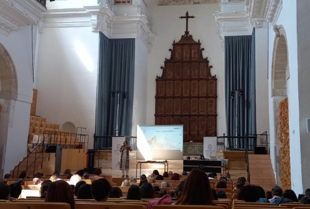 Foto de Ana Medina durante la ponencia