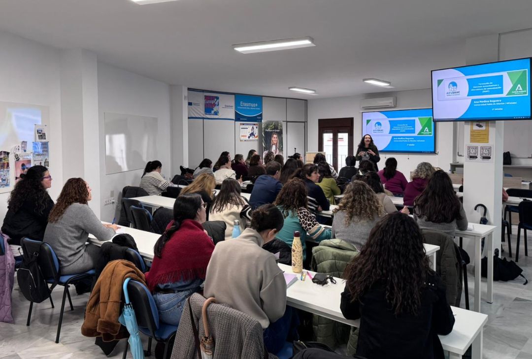Momento de la clase que imparte Ana Medina en el CEP Osuna-Écija