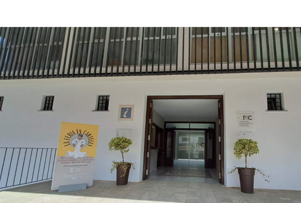 Imagen de la puerta del museo desde el exterior