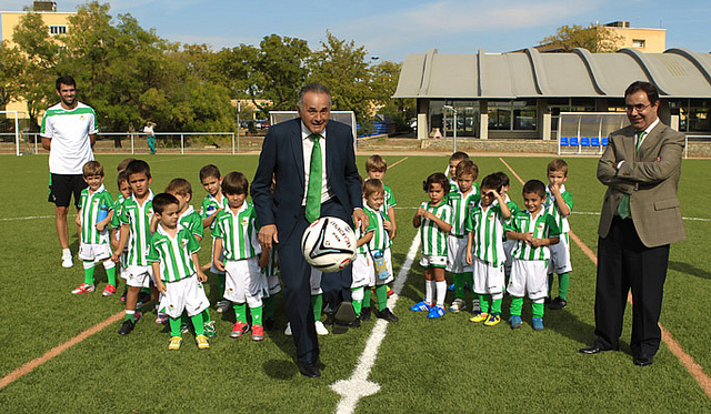 La Escuela de Ftbol de la Fundacin Real Betis inicia sus actividades en la UPO