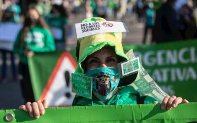 El riesgo de abandono escolar crece por las clases semipresenciales y las dificultades económicas de las familias