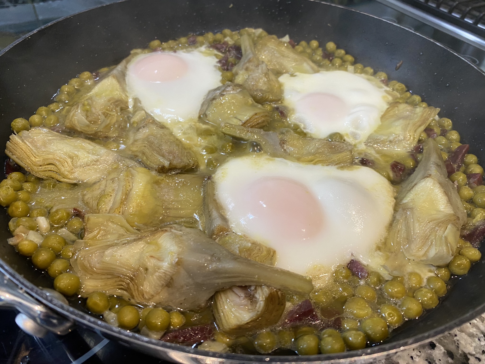 Alcachofas con guisantes
