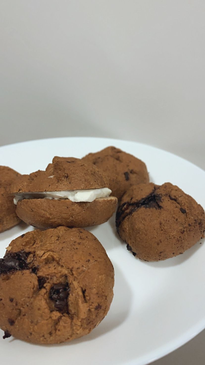 Bollitos proteicos de chocolate al horno