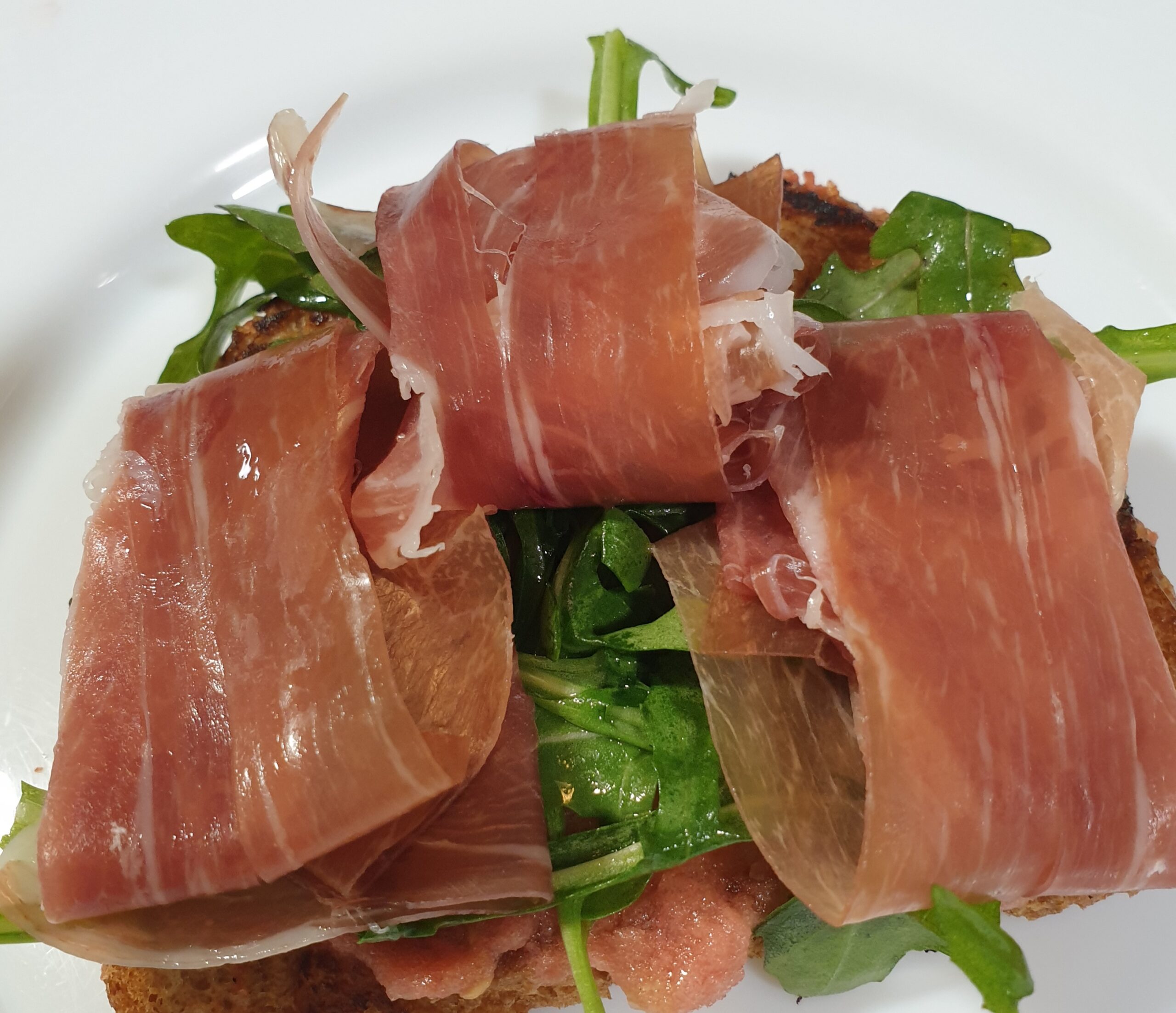 Torrijas de tomate con jamón