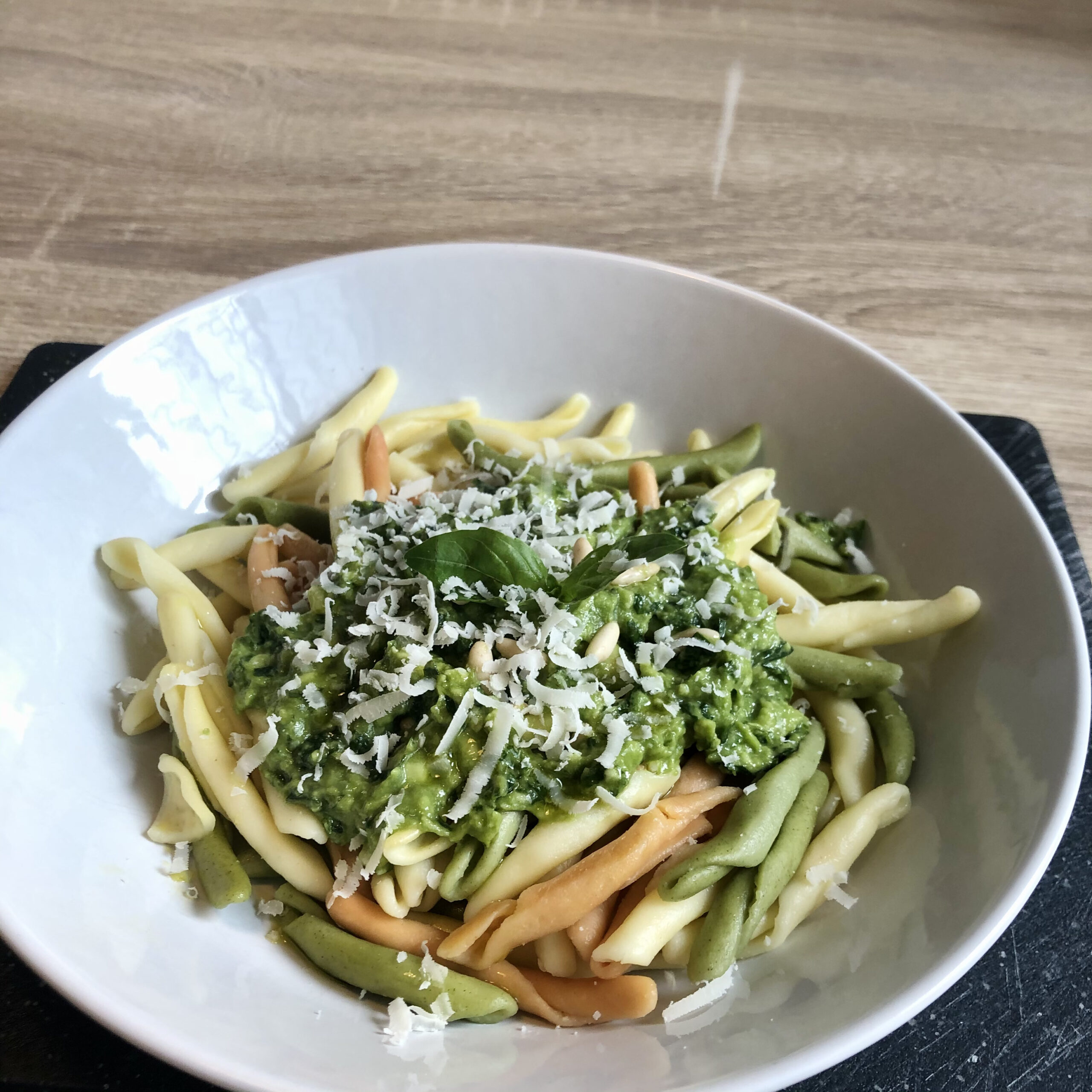 PASTA AL PESTO DE AGUACATE