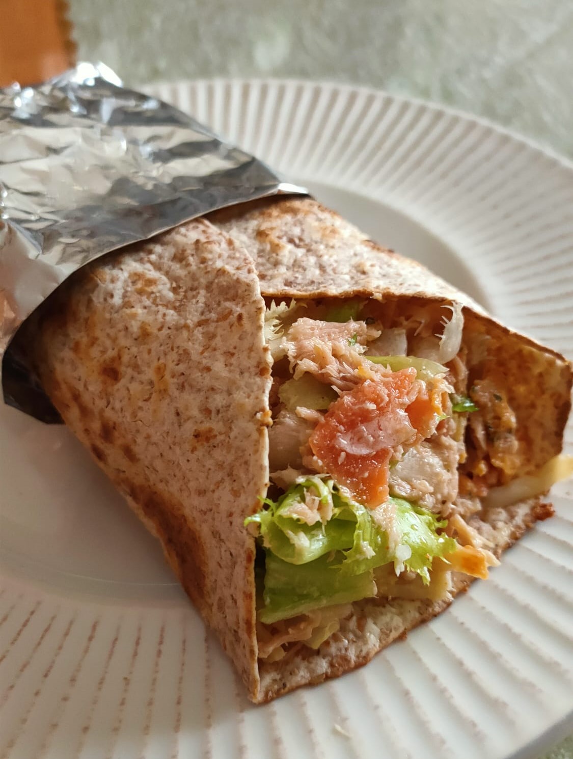 Burrito rápido de pollo y mozzarella.